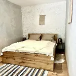 Apartment Robinson Crusoe Island Otocic Srakane Male